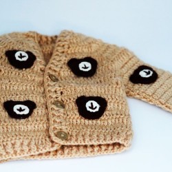 Gilet en crochet marron pour bébé