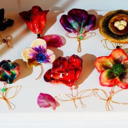 Broche fleur artisanale